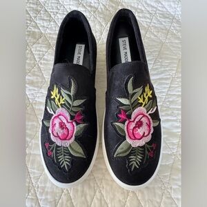 Steve Madden Gracie Floral Suede shoes. Size 8. New.